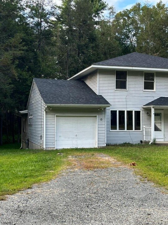 430 Deerfield Ln in Montague, NJ - Building Photo