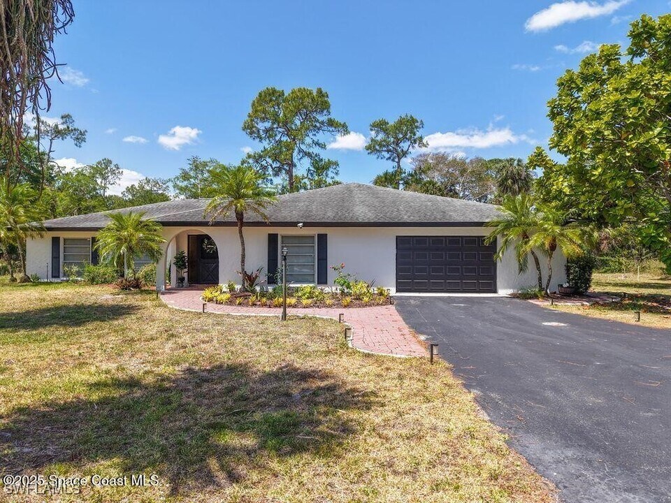 525 15th St SW in Naples, FL - Building Photo