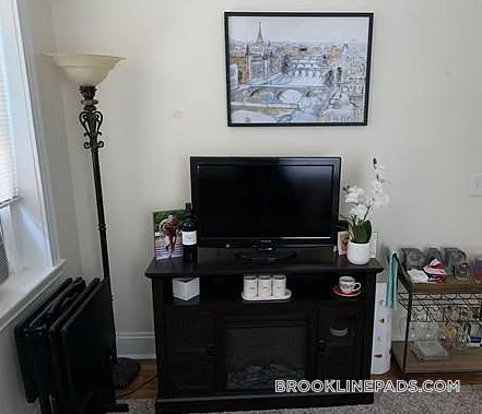 360 Riverway in Boston, MA - Building Photo