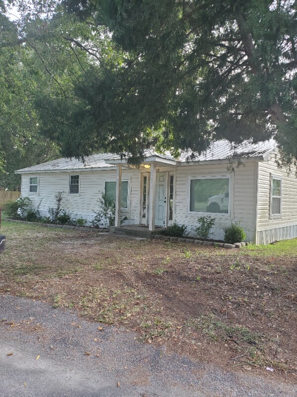 300 Bonneau St Rentals in Bonneau, SC