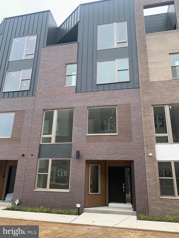 property at 3208 Birchview Walk