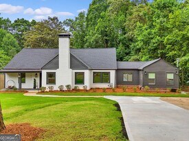 1571 Blvd Lorraine SW in Atlanta, GA - Building Photo