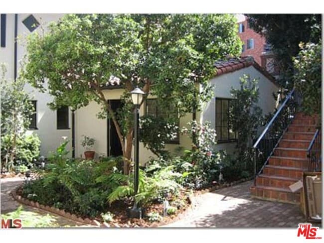 10840 Lindbrook Dr in Los Angeles, CA - Building Photo - Building Photo