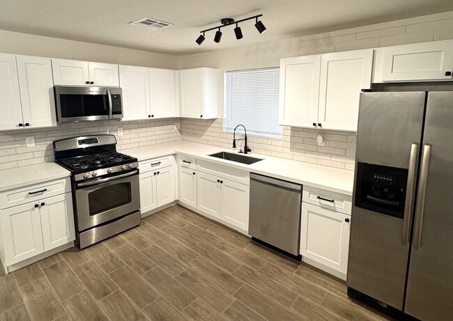 property at 2732 W Tuckey Ln