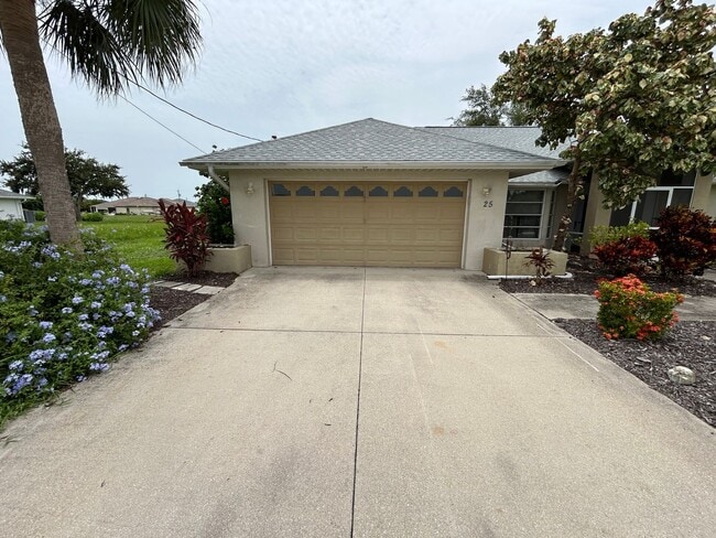 25 Fairway Rd in Rotonda West, FL - Building Photo - Building Photo