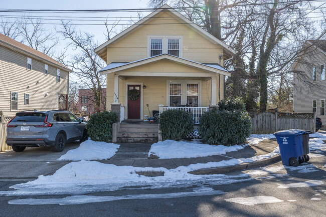 1724 14th St S in Arlington, VA - Building Photo - Building Photo