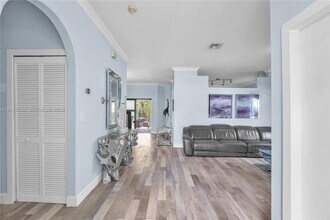 16266 SW 54th Terrace in Miami, FL - Foto de edificio - Building Photo