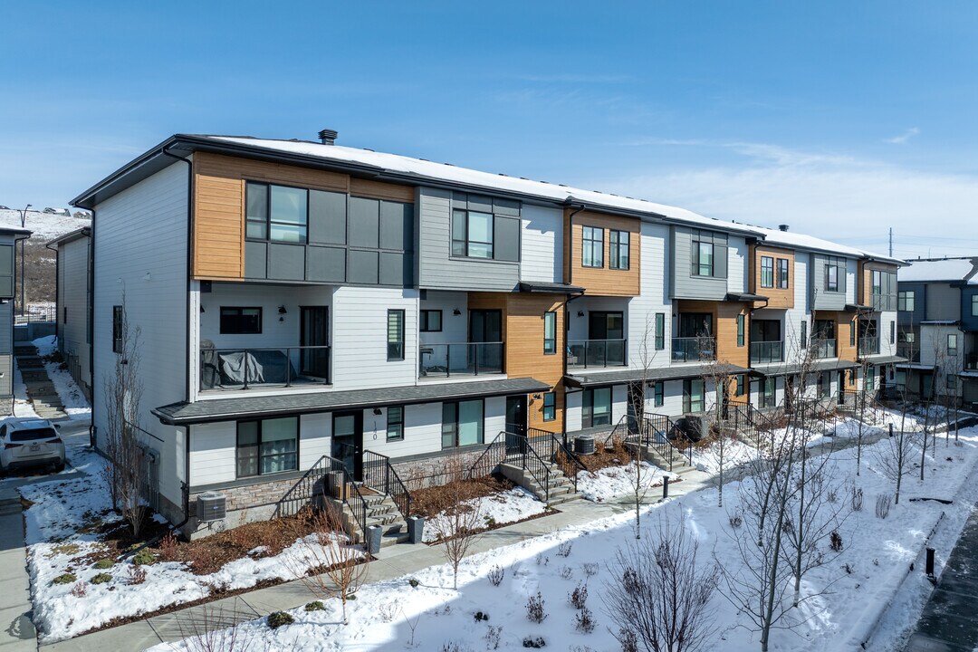 50 Cranbrook Gdns SE in Calgary, AB - Building Photo