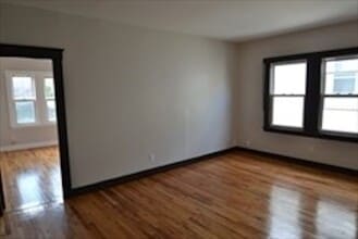 654 Metropolitan Ave, Unit 2 in Boston, MA - Foto de edificio - Building Photo