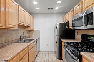 98 Vaughan Dr in Newark, NJ - Building Photo - Building Photo