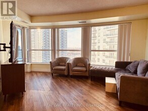 125 Village Green Square in Toronto, ON - Building Photo - Building Photo