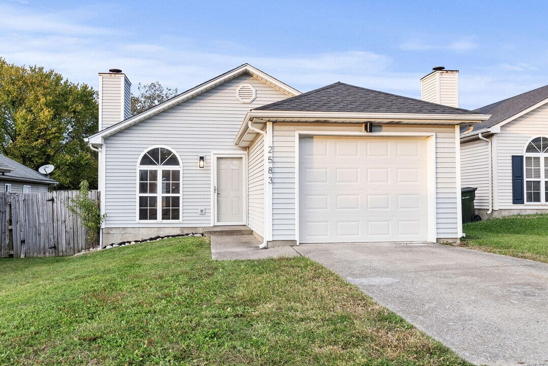 2583 Woodhill Dr in Lexington, KY - Building Photo