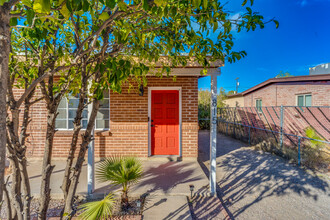 815 E Lester St in Tucson, AZ - Foto de edificio - Building Photo