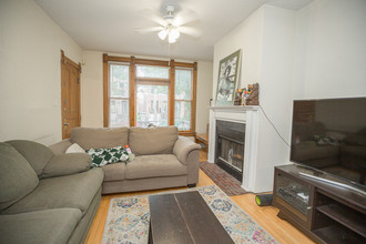 2726 N Wilton Ave in Chicago, IL - Building Photo - Interior Photo