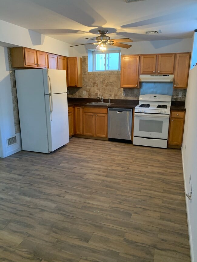 64 Craig Ave, Unit side Apt, Unit side Apt