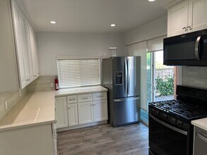 8424 Glider Ave in Los Angeles, CA - Building Photo - Building Photo