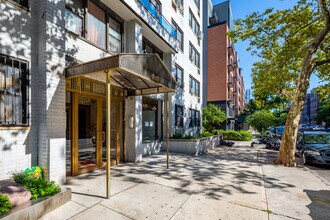 Kinsor Tower in Brooklyn, NY - Foto de edificio - Building Photo