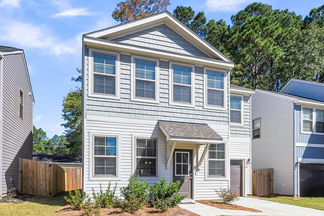 1043 Berry Patch Cir in Summerville, SC - Building Photo