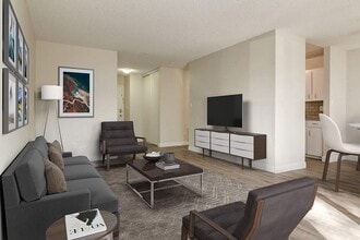 Hudson Court in Edmonton, AB - Building Photo - Building Photo