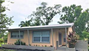 261 Cypress Ave in Pahokee, FL - Foto de edificio