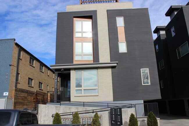 2625 W 25th Ave in Denver, CO - Building Photo - Building Photo