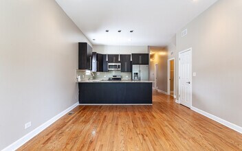 3138 N Sawyer Ave in Chicago, IL - Building Photo - Building Photo