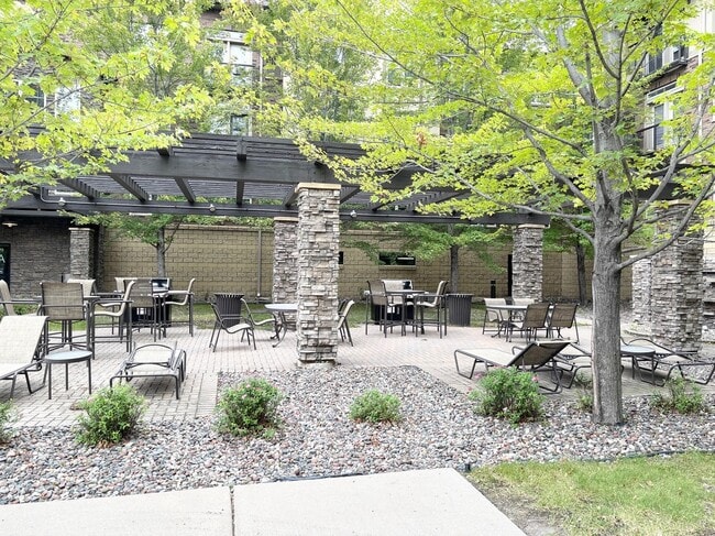13570 Technology Dr, Unit 2112 in Eden Prairie, MN - Building Photo - Building Photo