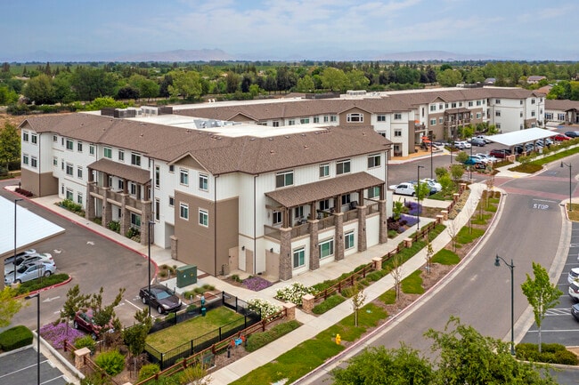 Quail Park at Shannon Ranch in Visalia, CA - Building Photo - Building Photo