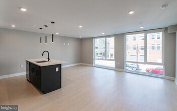 6604 Ridge Ave, Unit 206 in Philadelphia, PA - Building Photo - Building Photo