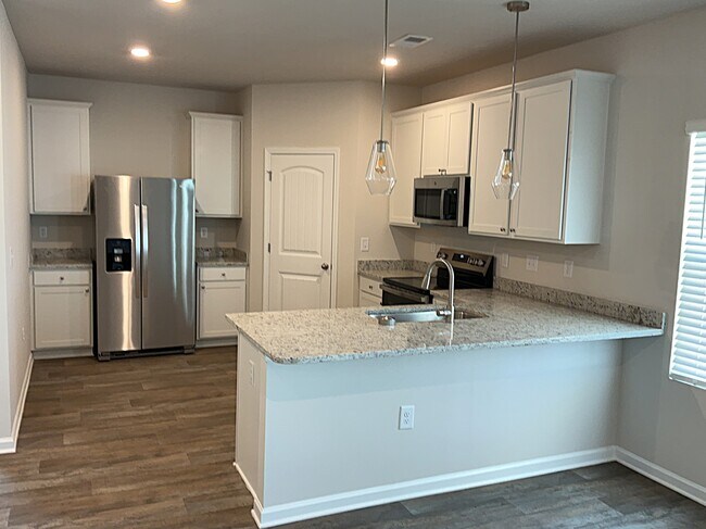 3232 Emberly Dr in Roebuck, SC - Foto de edificio - Building Photo