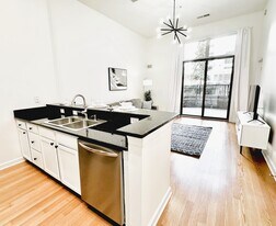 718 W Trade St, Unit # 104 in Charlotte, NC - Building Photo