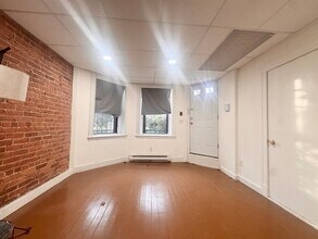 384 Riverway, Unit B in Boston, MA - Building Photo - Building Photo
