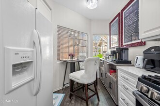 4894 Santo Dr in Oak Park, CA - Building Photo - Building Photo