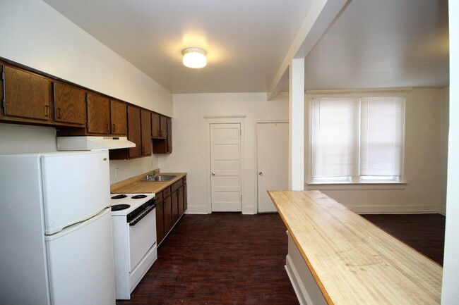2445 N Calvert St in Baltimore, MD - Building Photo - Building Photo