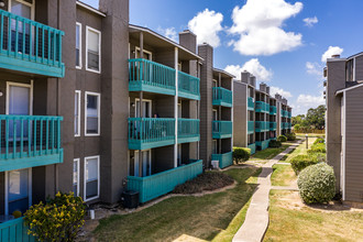 Four Winds Apartment Homes in Corpus Christi, TX - Building Photo - Building Photo