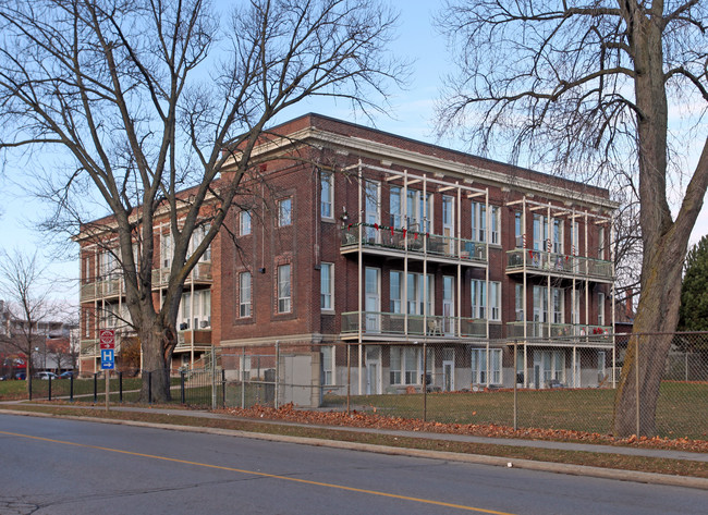 St George's Ukrainian Seniors Residence in Oshawa, ON - Building Photo - Building Photo