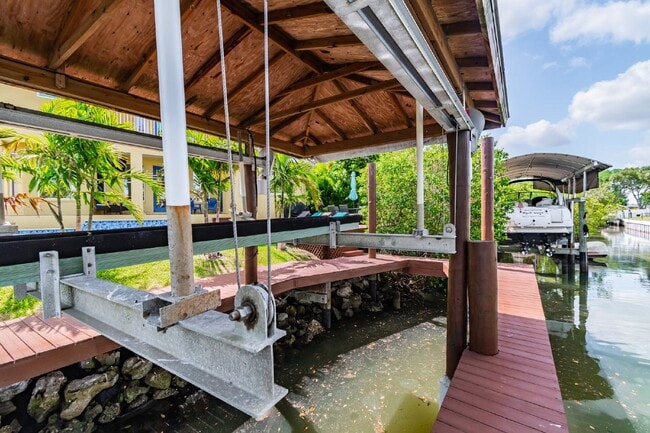 539 Treviso Dr in Apollo Beach, FL - Building Photo - Building Photo