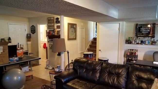 9714 England Dr in Overland Park, KS - Building Photo - Building Photo