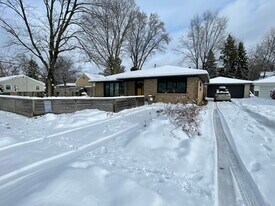 2242 Prospect Ave NE, Unit Lower Unit in Grand Rapids, MI - Building Photo