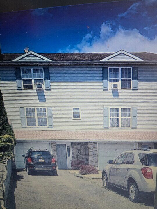 175 Victoria Arms Cir in Kunkletown, PA - Building Photo