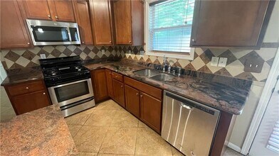 2066 Peach Shoals Cir in Dacula, GA - Building Photo - Building Photo