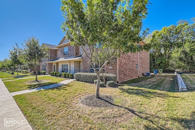 property at 1412 Lakecrest Ln