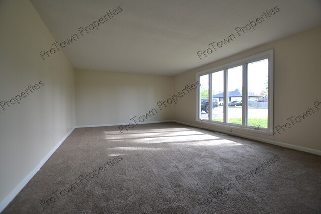 2417 Essington Rd in Joliet, IL - Foto de edificio - Building Photo