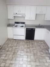 Pacific Crest Apartments in Tacoma, WA - Foto de edificio - Building Photo