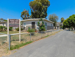 Park Side Court in Spring Valley, CA - Foto de edificio - Building Photo