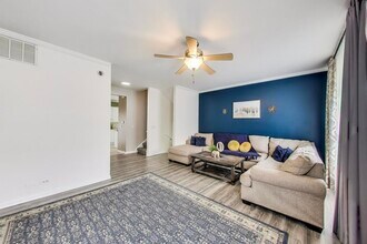 532 Declaration Ln in Aurora, IL - Building Photo - Building Photo