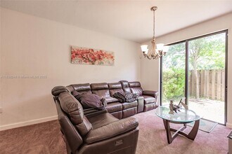 6586 S Anise Ct in Davie, FL - Building Photo - Building Photo