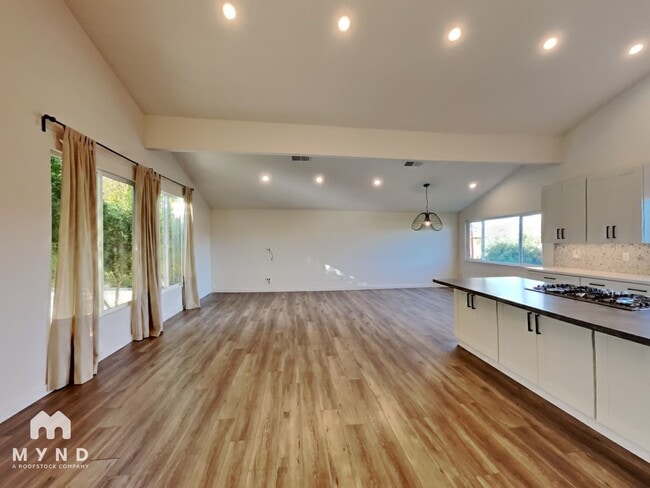 13155 Portofino Dr in Del Mar, CA - Foto de edificio - Building Photo