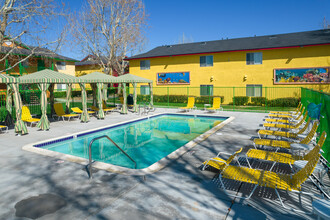 Golden Sands Apartments in Victorville, CA - Building Photo - Building Photo