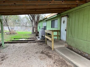 202 Harmons Way in San Marcos, TX - Building Photo - Building Photo